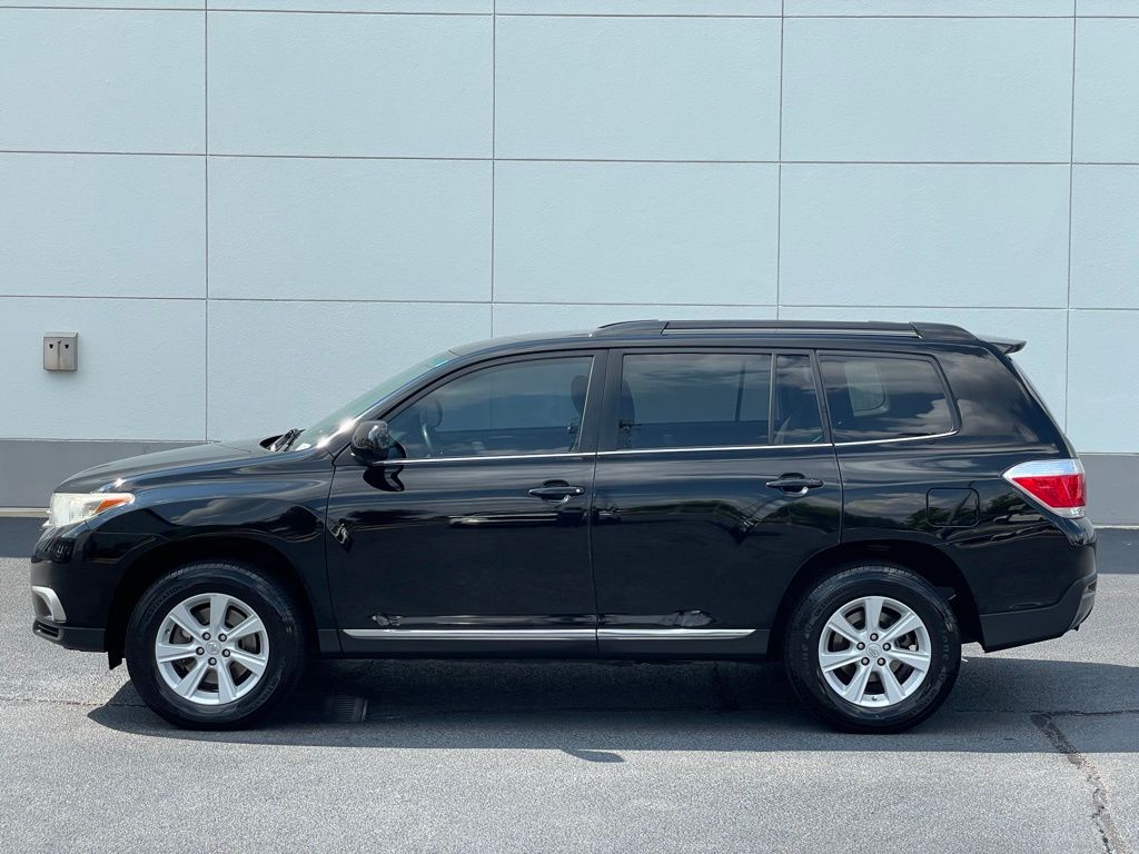 Thumbnail: 2012 Toyota Highlander - 2