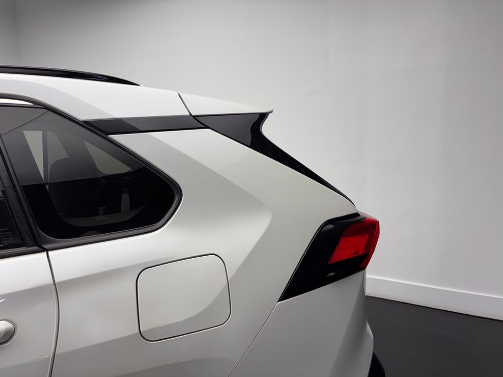 Thumbnail: 2022 Toyota RAV4 - 8