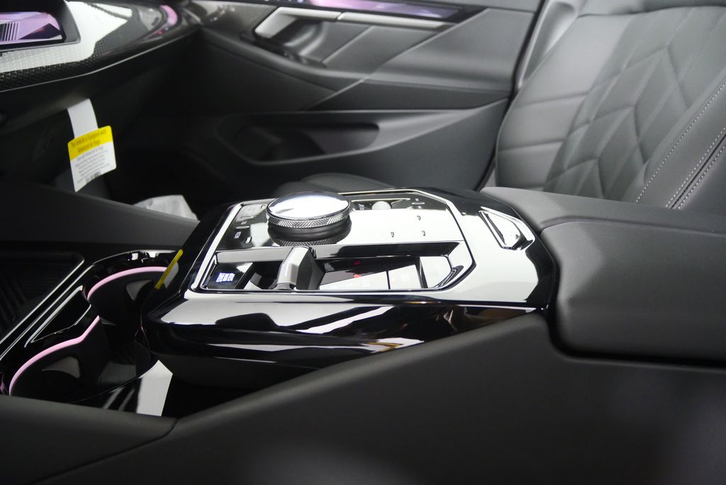 Thumbnail: 2026 BMW 5 Series - 23