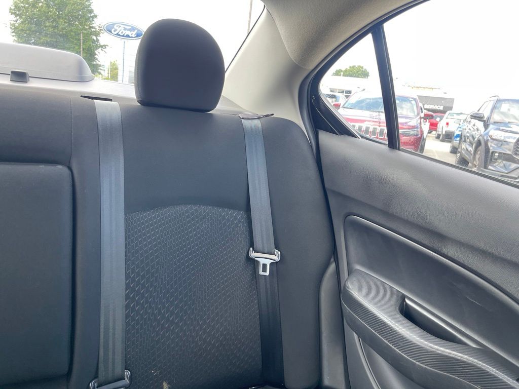 Used 2022 Black Mitsubishi SE image 12