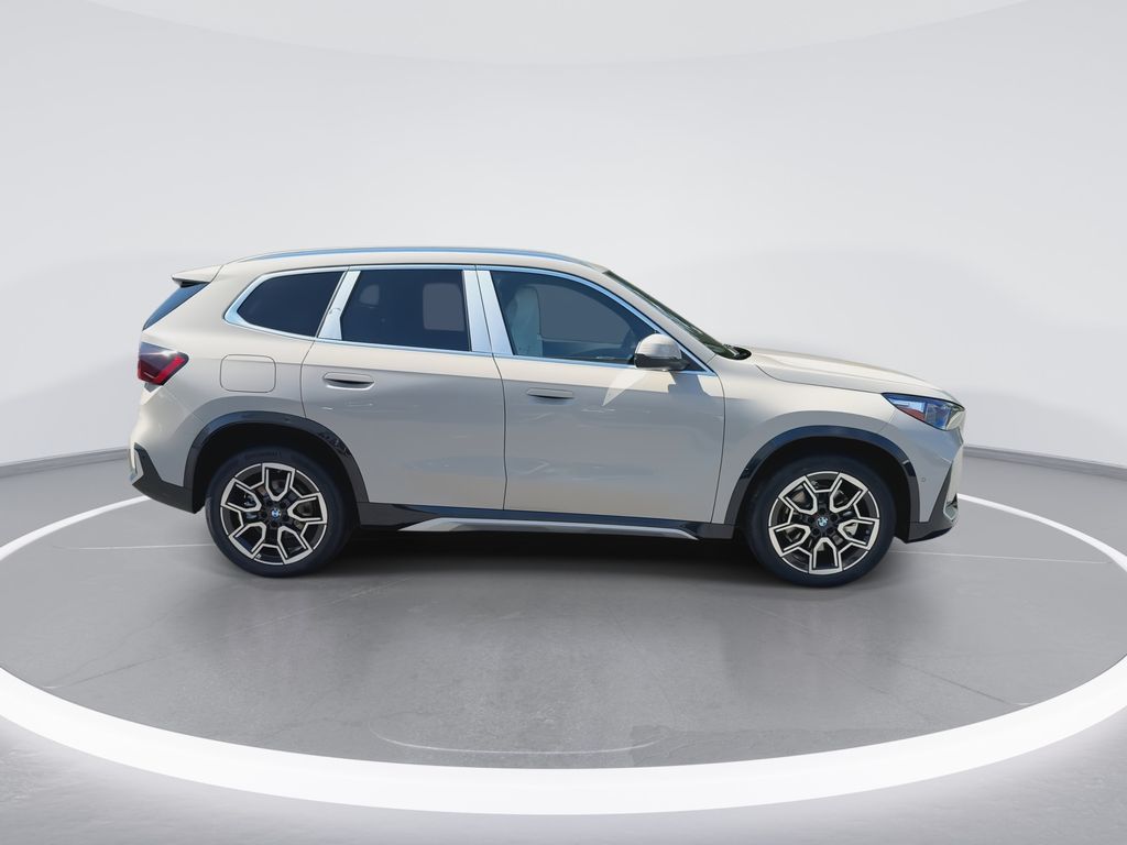 Thumbnail: 2027 BMW X1 - 9