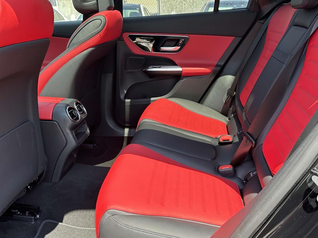 2024 Mercedes-Benz GLC 300 18