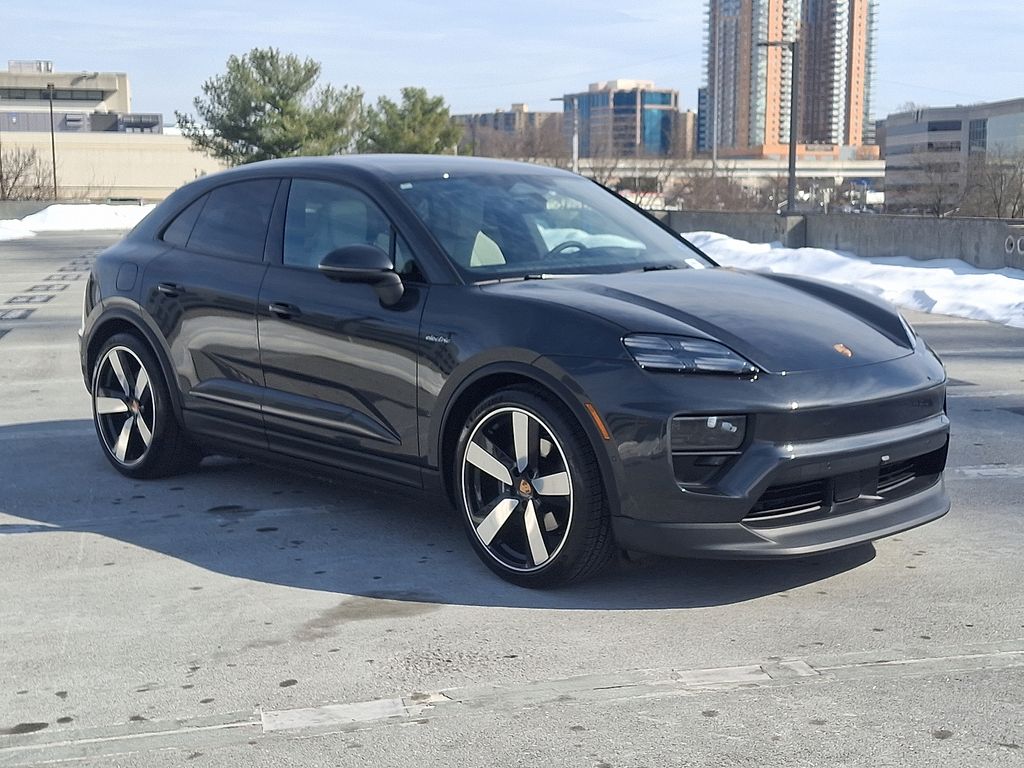 Thumbnail: 2026 Porsche Macan - 7