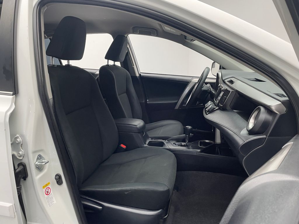 Thumbnail: 2018 Toyota RAV4 - 17