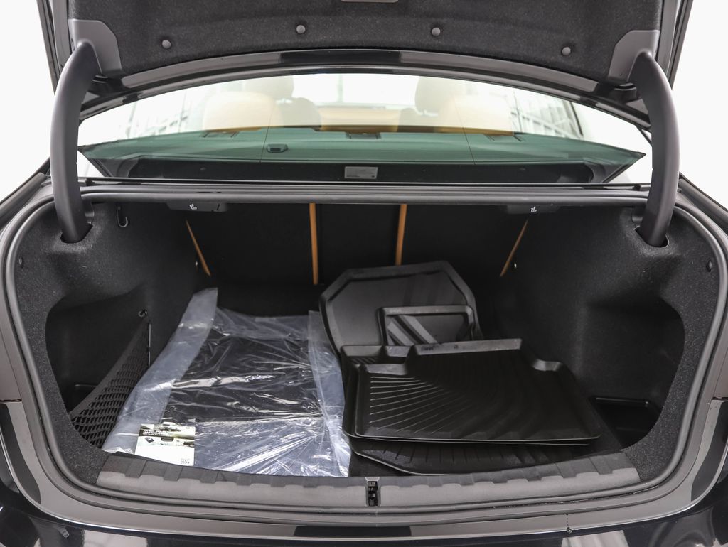 Thumbnail: 2023 BMW 3 Series - 24