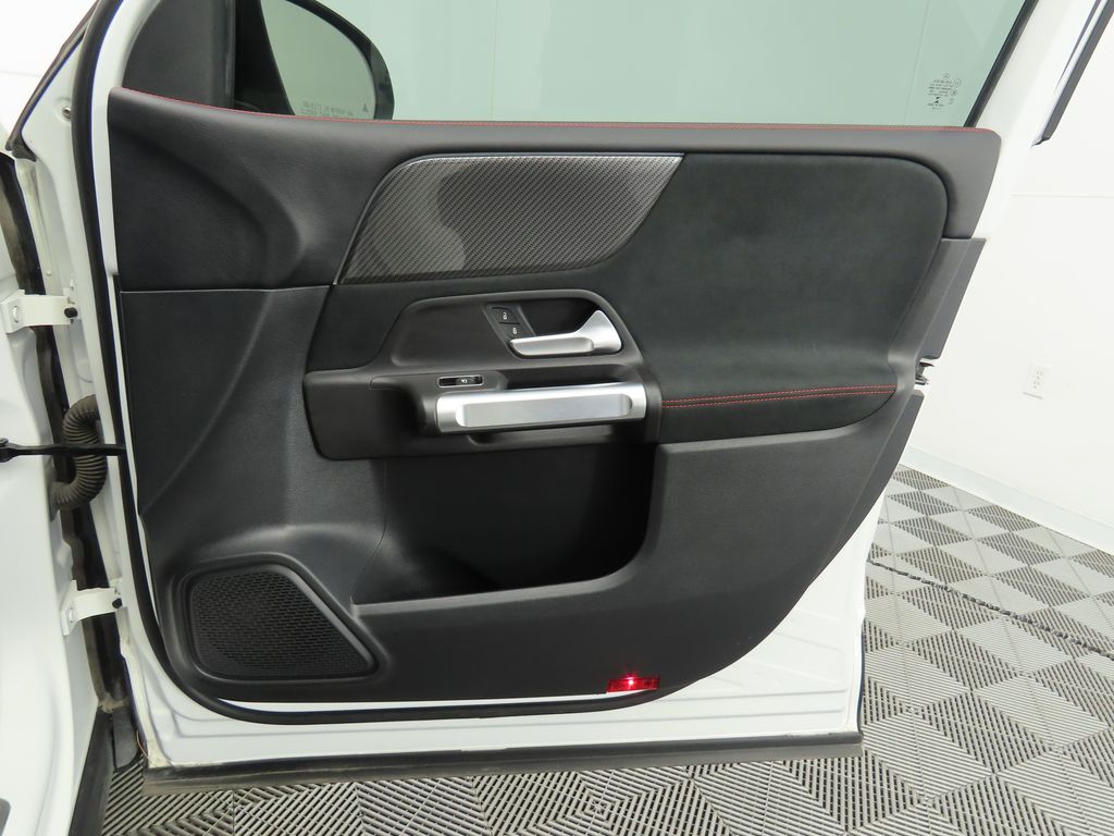 2022 Mercedes-Benz GLB 250 25
