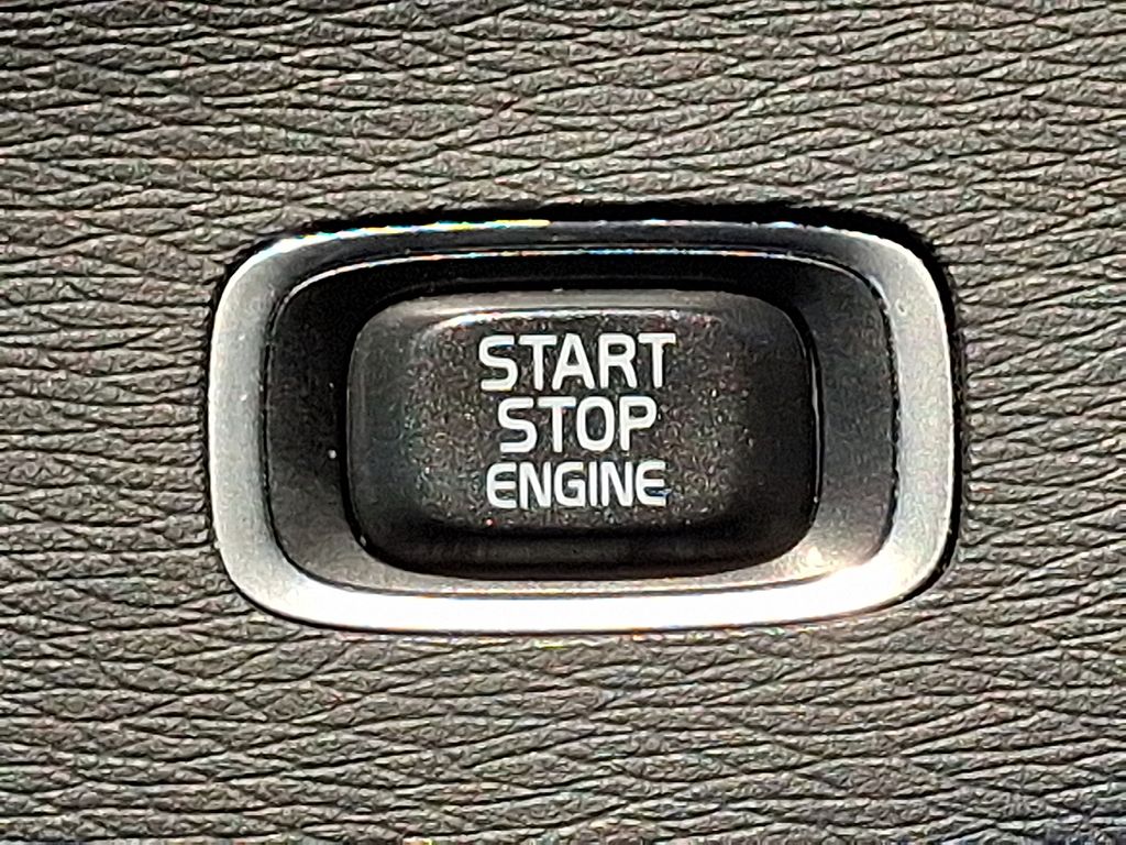 Thumbnail: 2013 Volvo S60 - 23