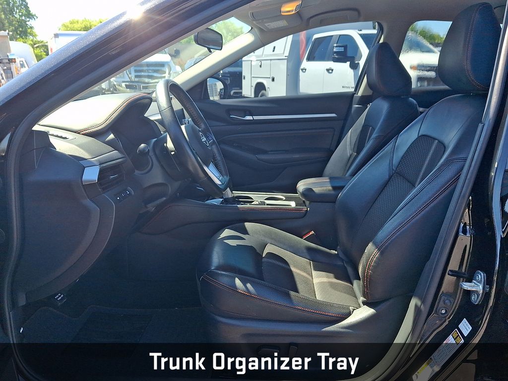 2023 Nissan Altima 2.5 SR Black at South Hills Kia