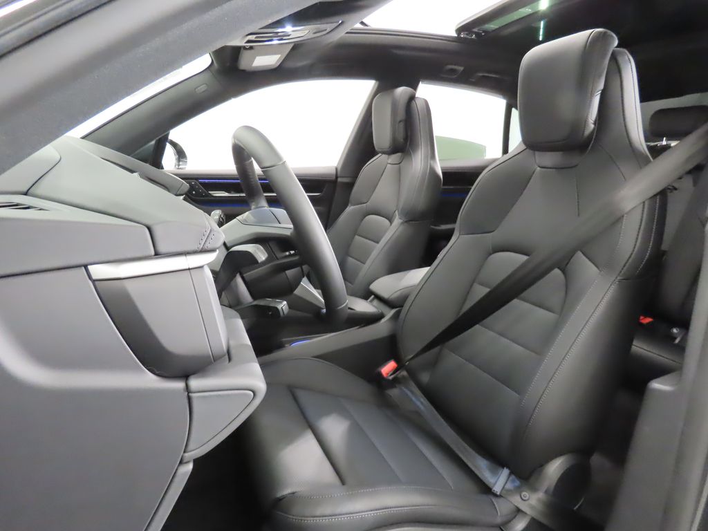 Thumbnail: 2025 Porsche Macan - 5