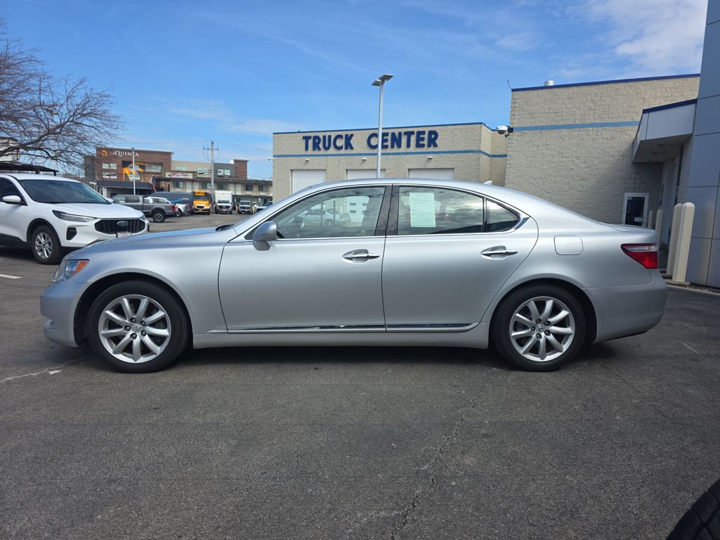 Used 2009  Lexus 460 image 4
