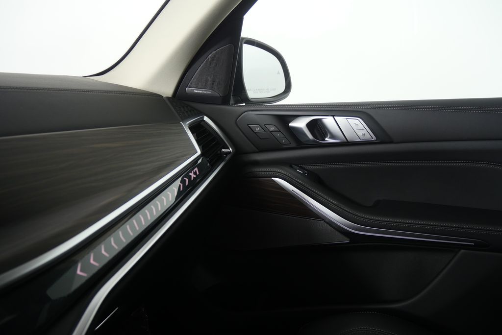 Thumbnail: 2026 BMW X7 - 27
