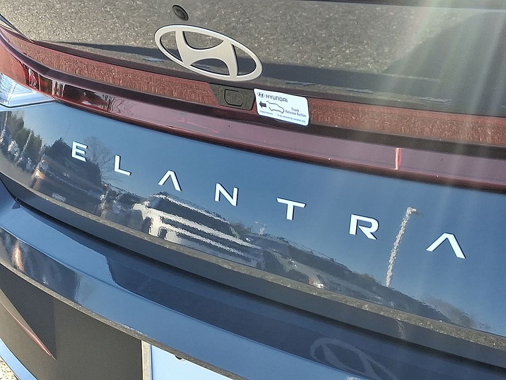 2025 Hyundai Elantra Sport 5