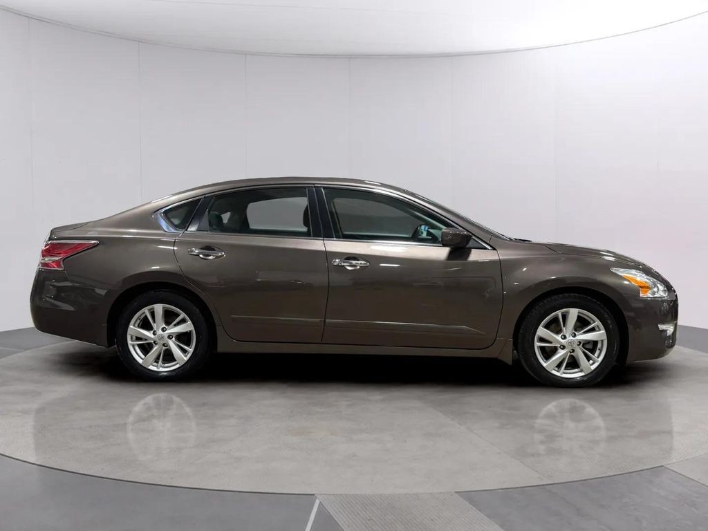 Used 2015 Java Metallic Nissan 2.5 SV image 2