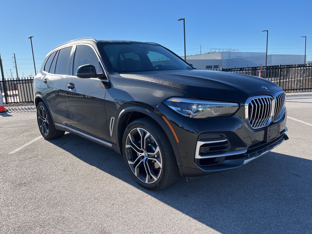 Thumbnail: 2022 BMW X5 - 3