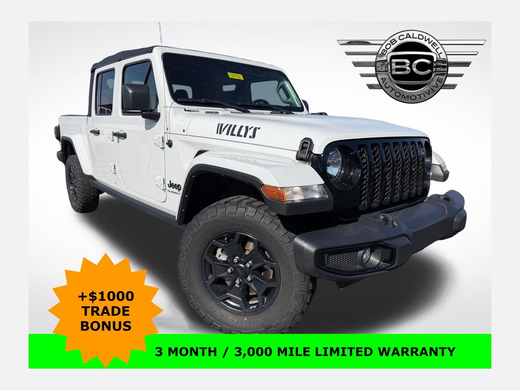 Bright White Clearcoat 2022 Jeep Gladiator Willys Crew Cab 4WD Pickup Truck Four-Wheel Drive 8-Speed Automatic