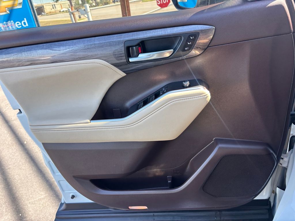 Used Car 2021 Toyota Highlander  Limited For Sale Under $30,000 In Austin, Texas