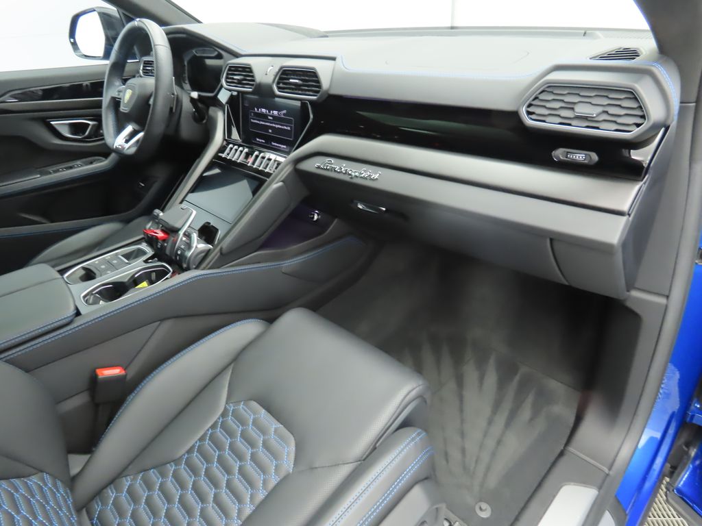 Thumbnail: 2023 Lamborghini Urus - 16