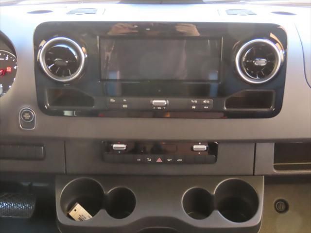 Thumbnail: 2025 Mercedes-Benz Sprinter - 15