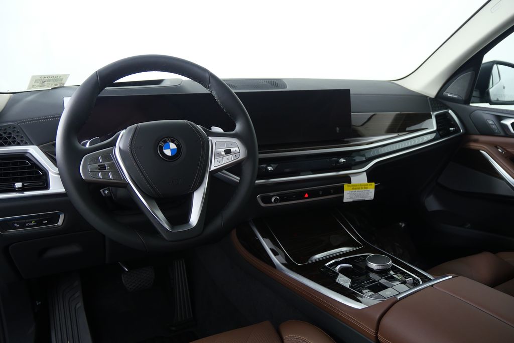Thumbnail: 2026 BMW X7 - 21
