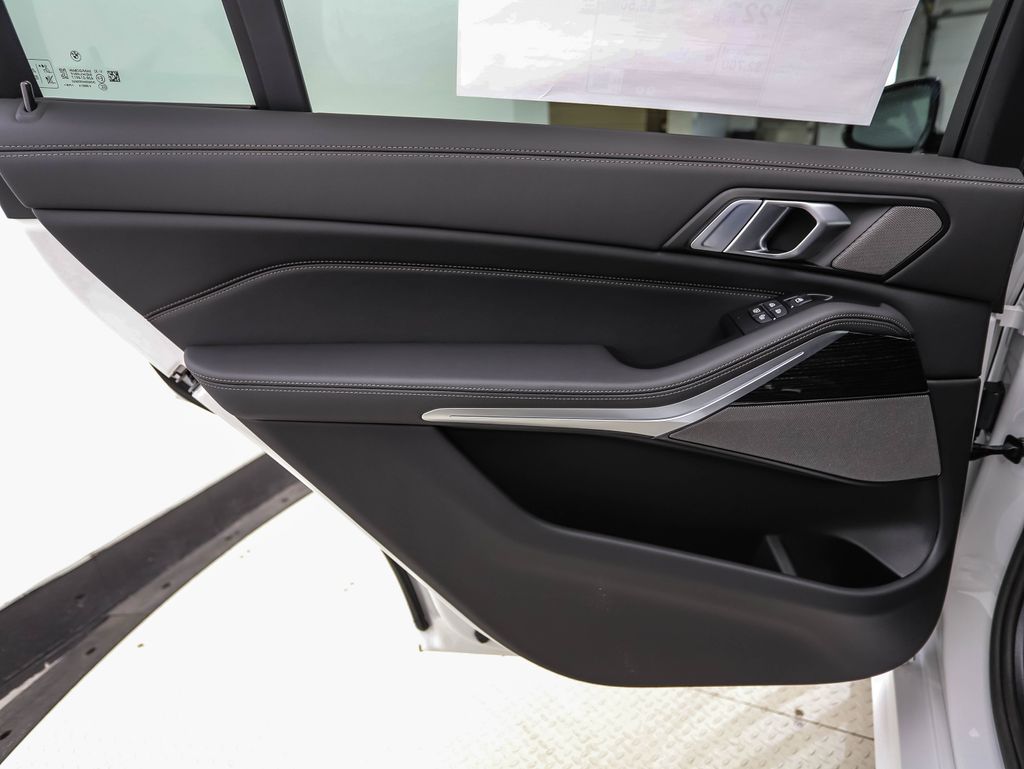 Thumbnail: 2027 BMW X7 - 20