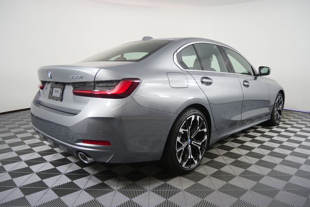 Thumbnail: 2025 BMW 3 Series - 3