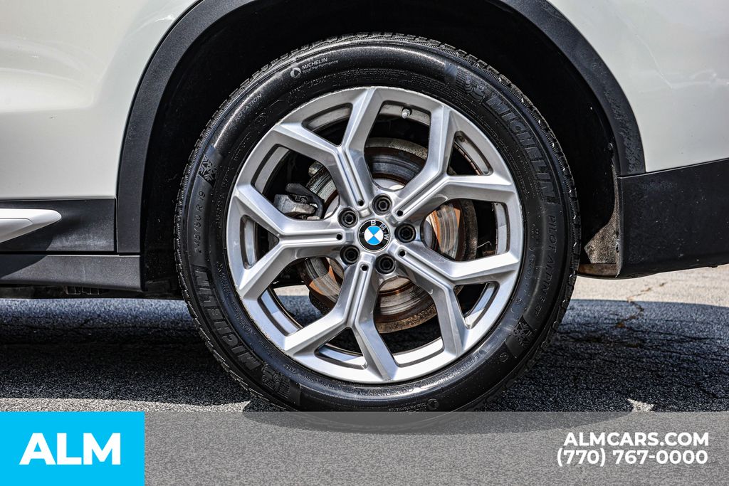 Used 2024 White BMW xDrive30i image 17