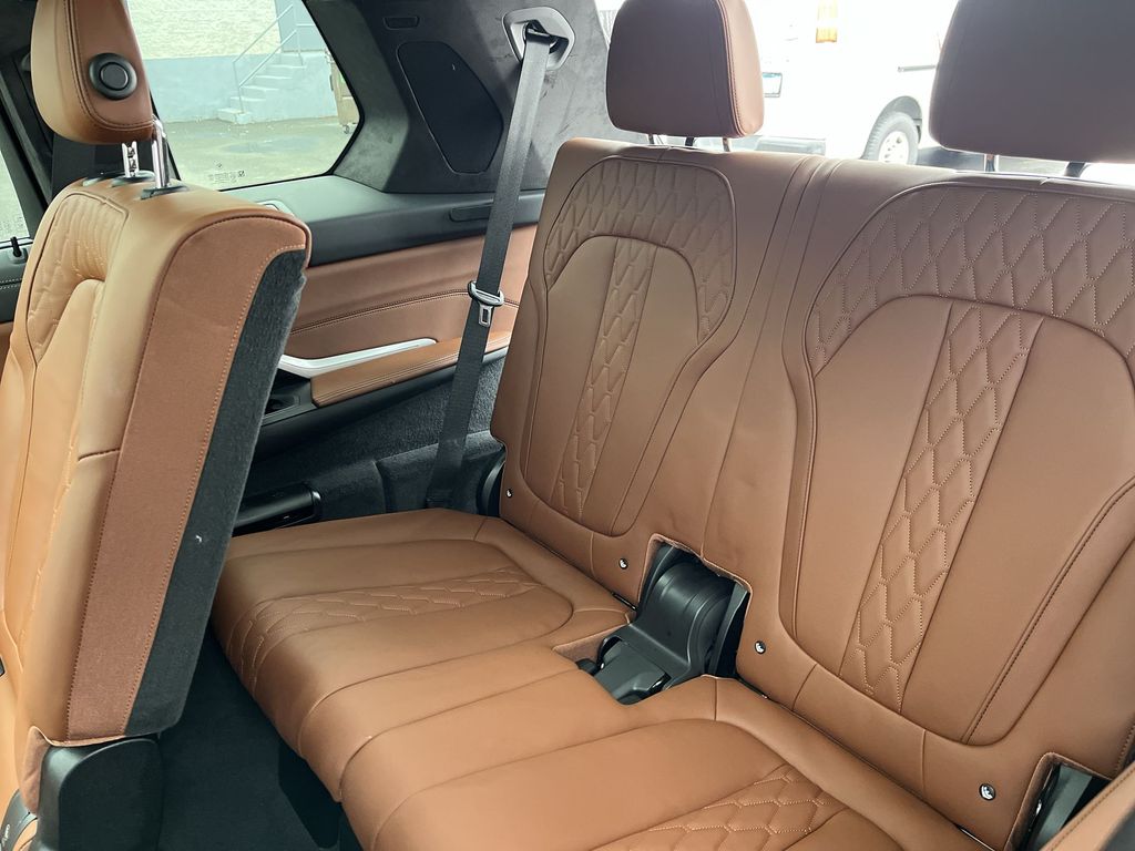 Thumbnail: 2025 BMW X7 - 24