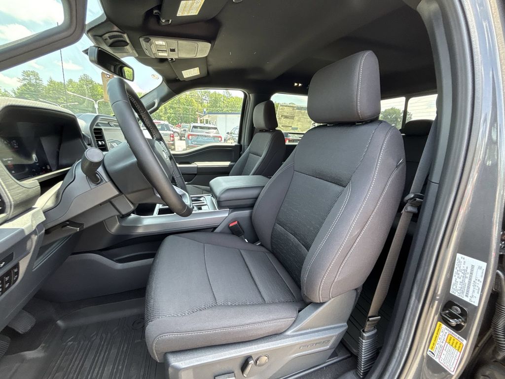 New 2026 Carbonized Gray Metallic Ford XLT image 13