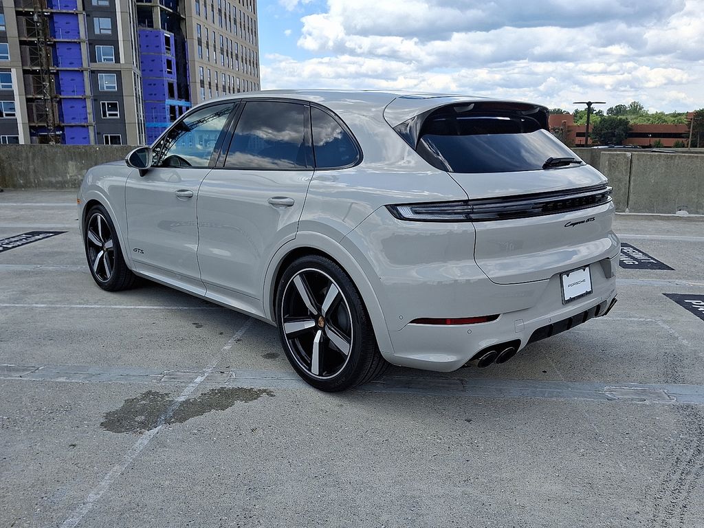 Thumbnail: 2025 Porsche Cayenne - 10