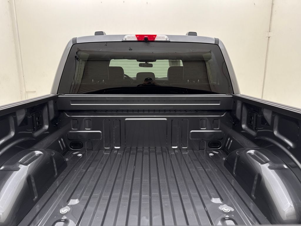 2025 Ford F-150 Lightning photo 29