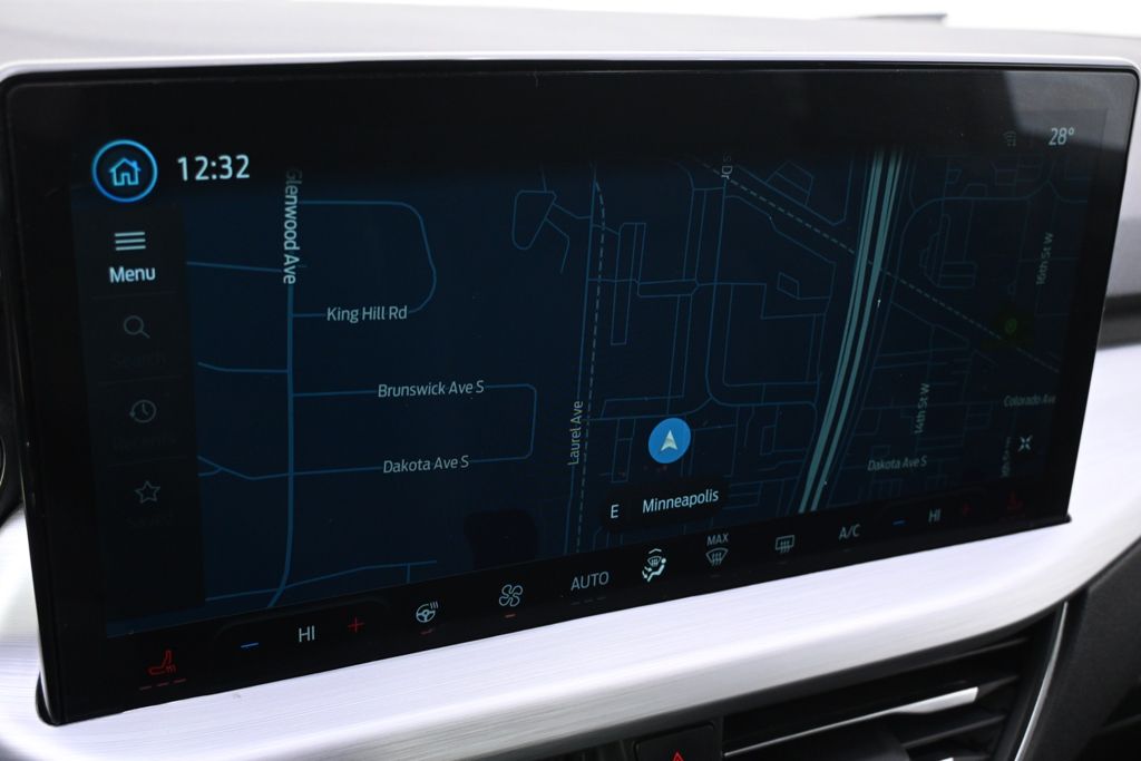 Used 2025  Ford Platinum image 30