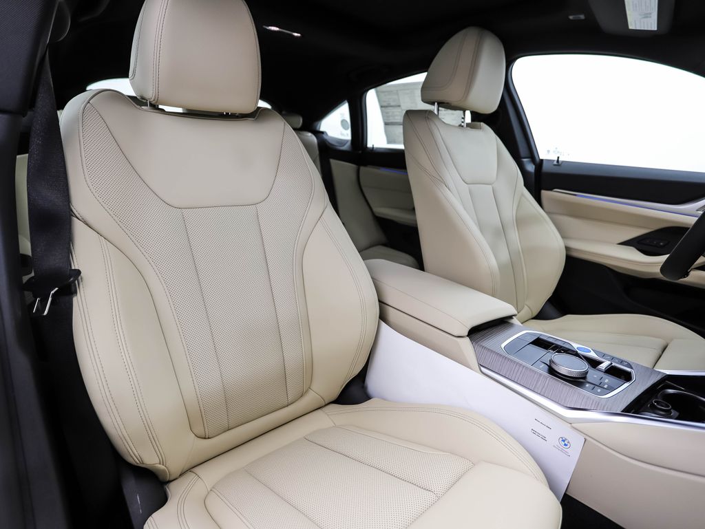 Thumbnail: 2025 BMW i4 - 32