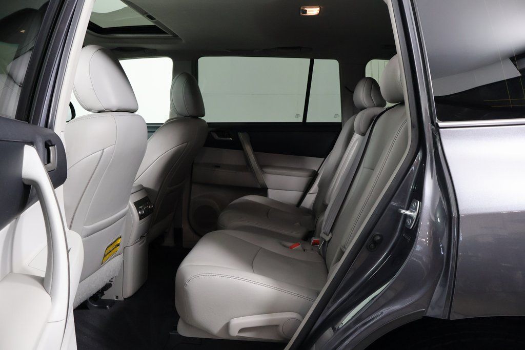Thumbnail: 2012 Toyota Highlander - 11