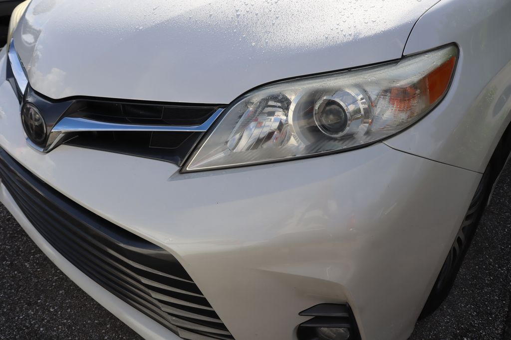 Thumbnail: 2020 Toyota Sienna - 3