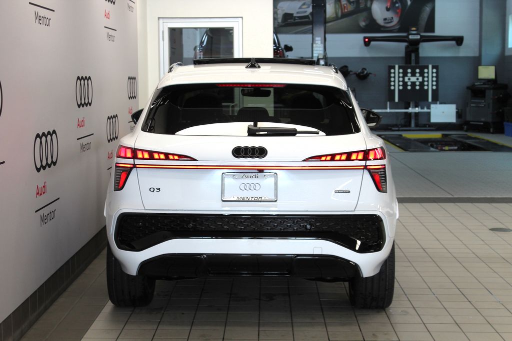 Thumbnail: 2026 Audi Q3 - 5