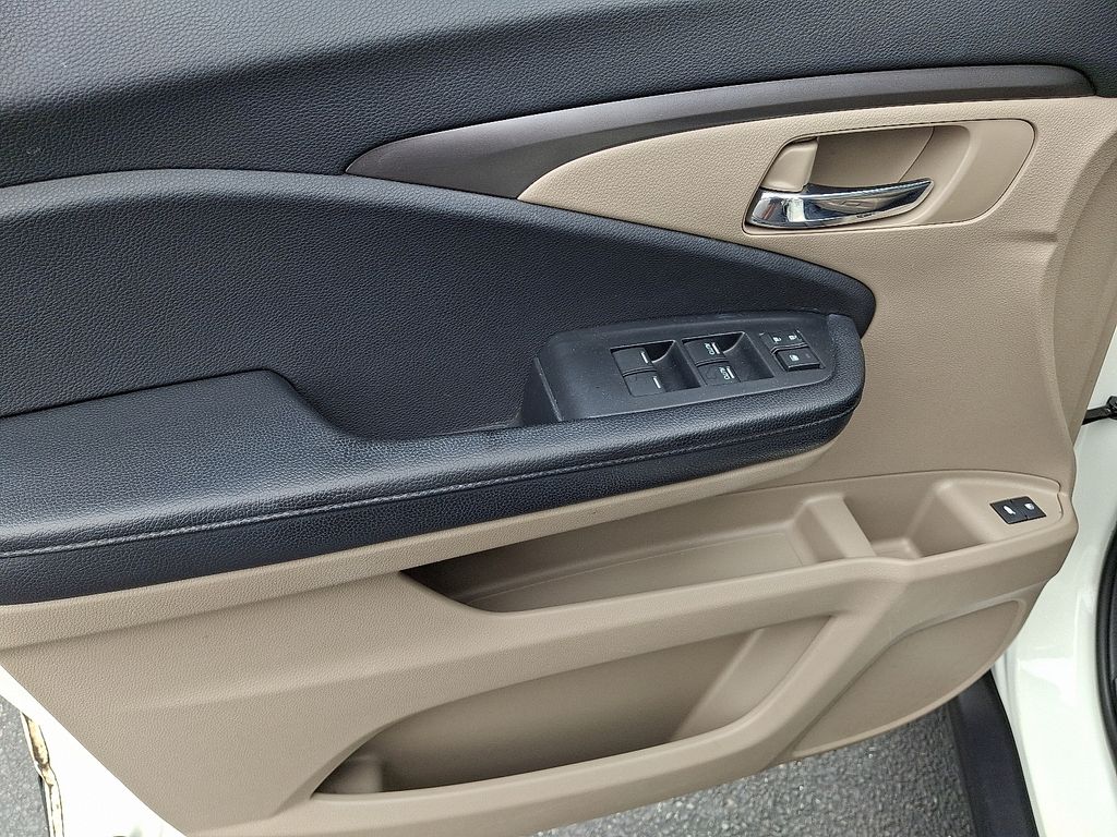 Thumbnail: 2016 Honda Pilot - 13
