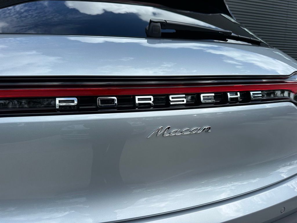 Thumbnail: 2026 Porsche Macan - 14