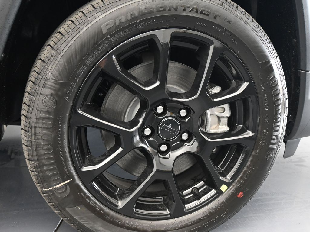 New 2026 Hydro Blue Pearlcoat Jeep Latitude image 45