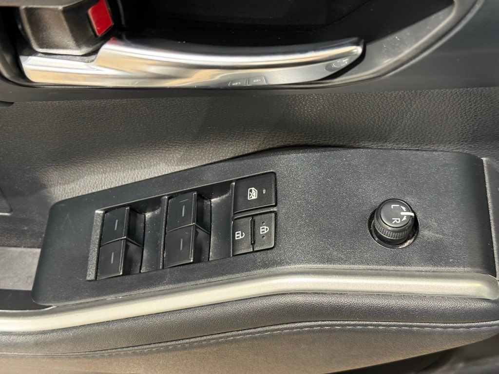 Thumbnail: 2024 Toyota Highlander - 16