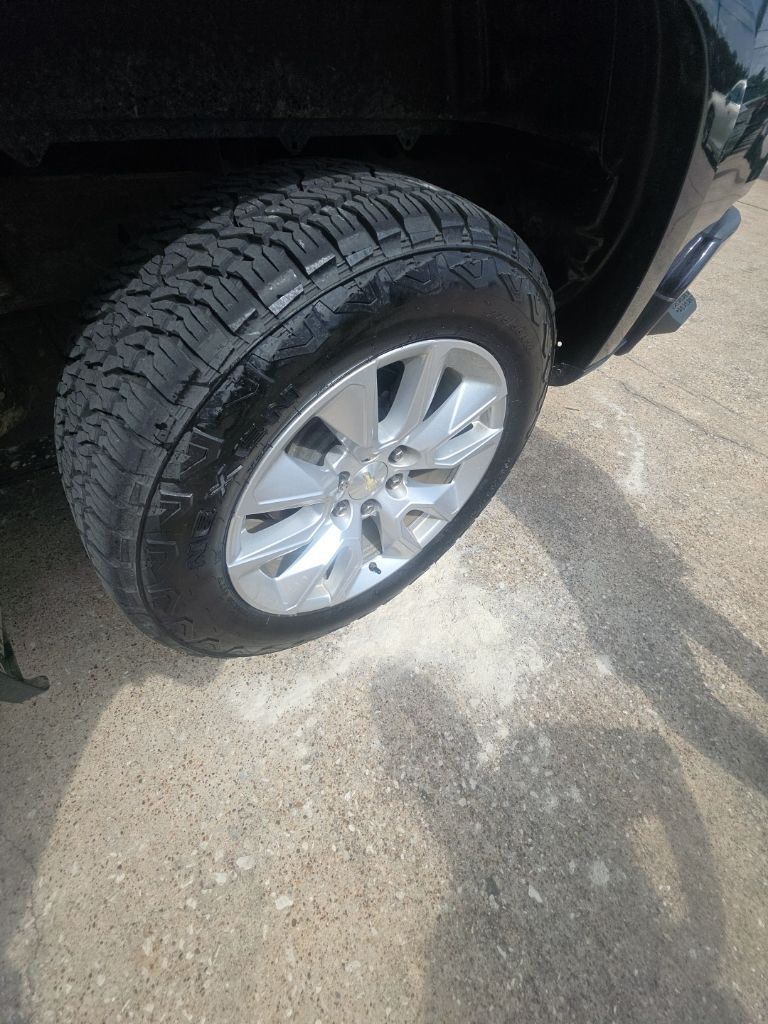 View vehicle photo 3
