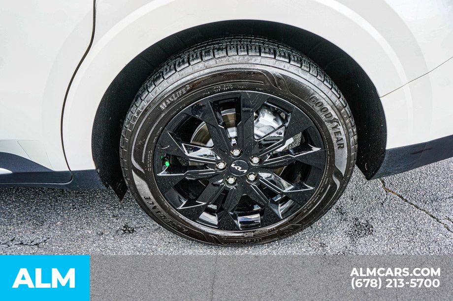 Used 2022 White Kia SX image 17