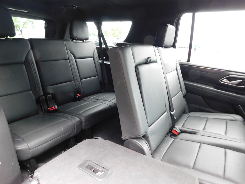 2023 Chevrolet Suburban LT 5