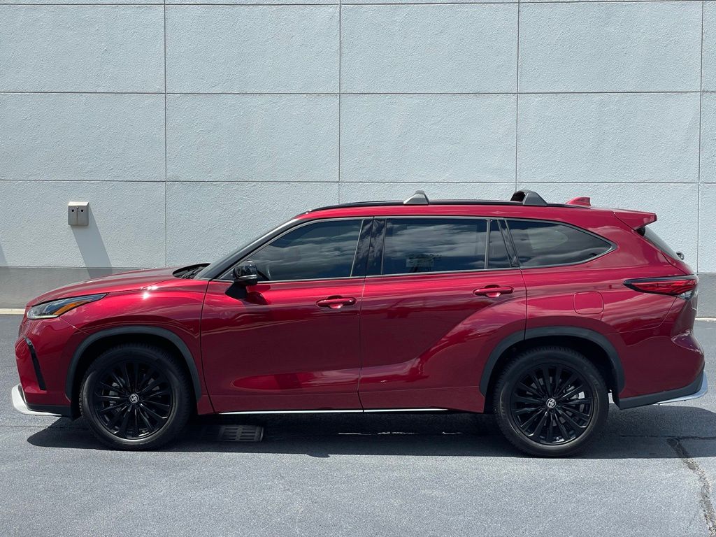 Thumbnail: 2023 Toyota Highlander - 2