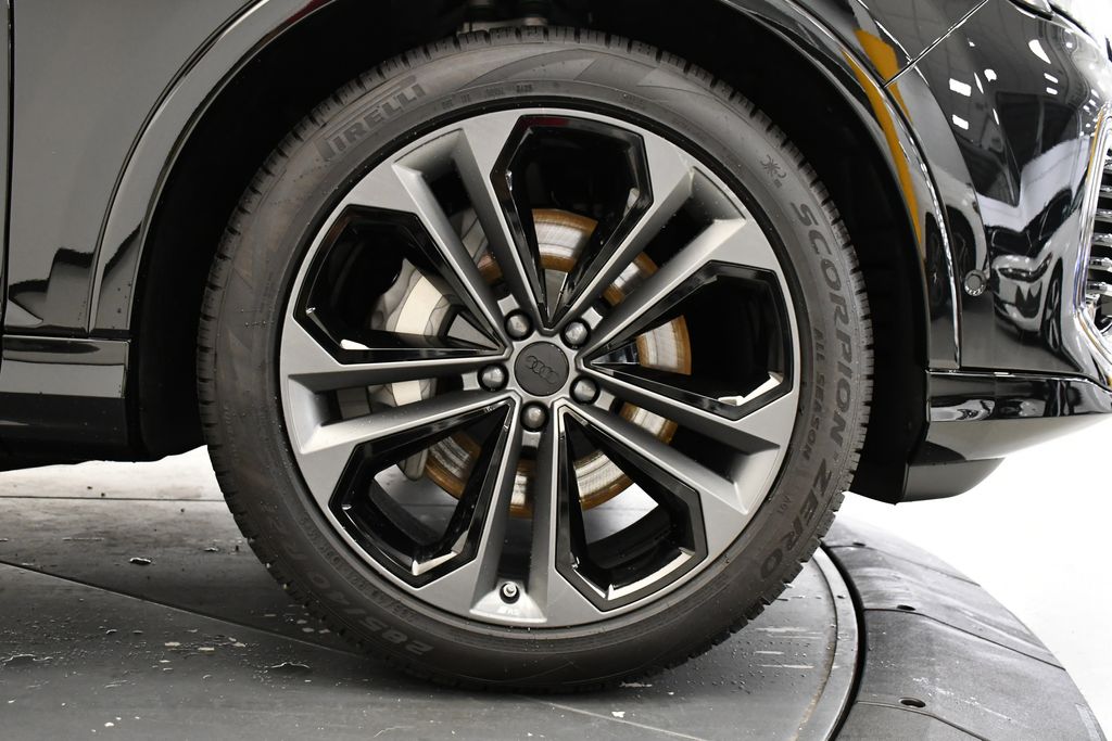 Thumbnail: 2026 Audi Q7 - 16