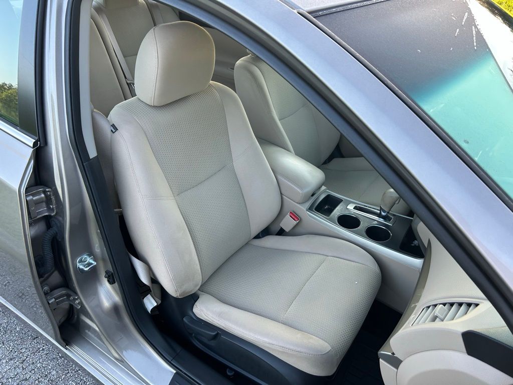 Thumbnail: 2015 Nissan Altima - 15