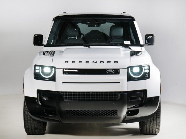 New 2026 White Land Rover X-Dynamic SE image 8