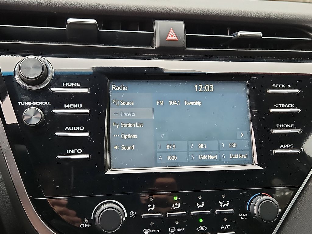 Thumbnail: 2018 Toyota Camry - 17