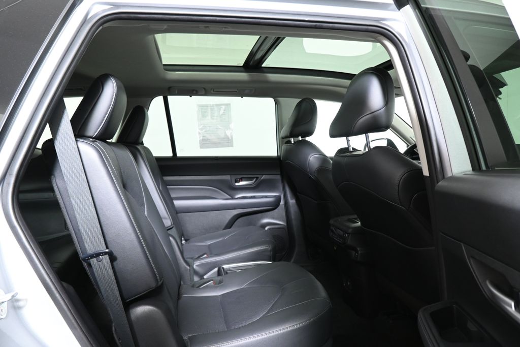 Thumbnail: 2024 Toyota Grand Highlander - 24