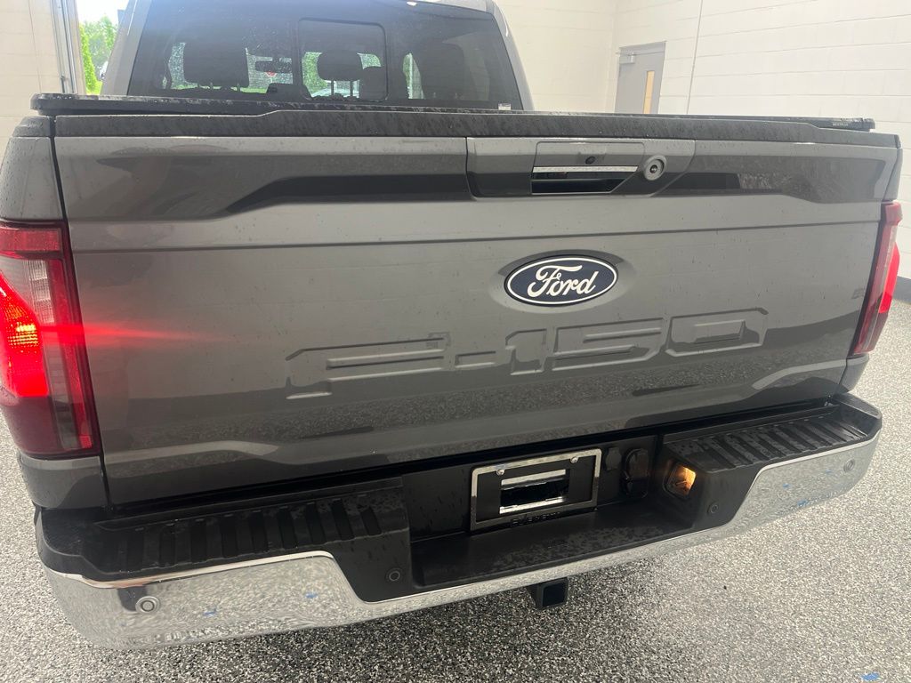 View vehicle photo 4