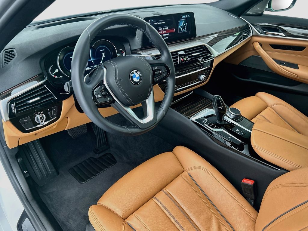 Used 2018 White BMW 540i image 9